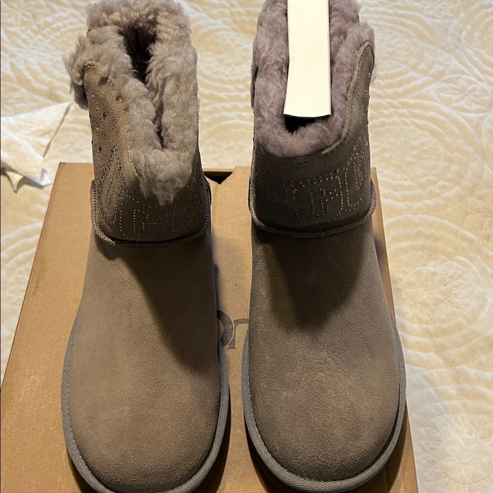 UGG Classic Gem Mini Boots in Gray